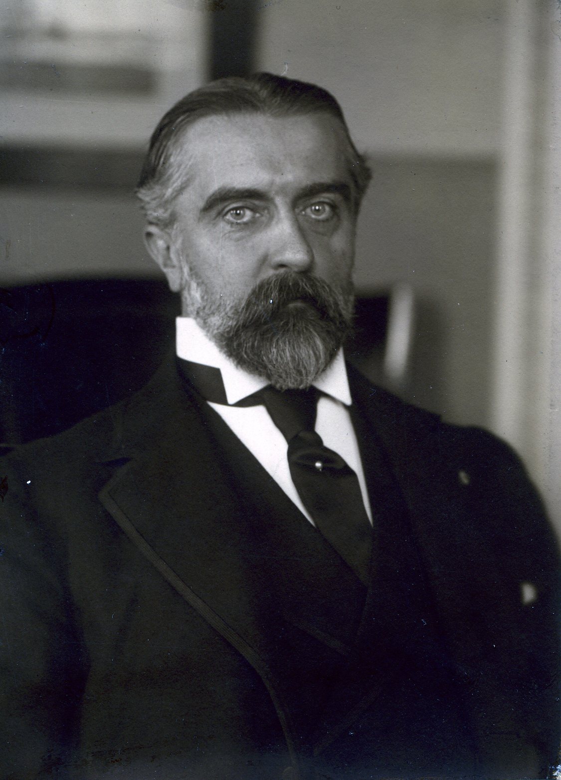 Member portrait of Herbert L. Satterlee